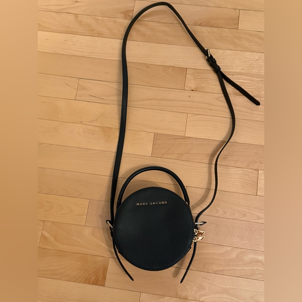Marc Jacobs Circle Commuter Crossbody